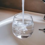 Pourquoi filtrer son eau du robinet est une bonne idée pour améliorer sa qualité et éliminer les contaminants