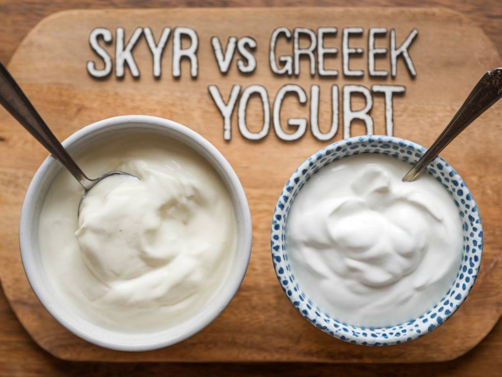 Consommer du skyr frais est-il meilleur que du yaourt ? Comparaison nutritionnelle et bienfaits pour la santé