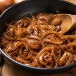 Oignon caramélisé : bienfaits, usages et idées gourmandes