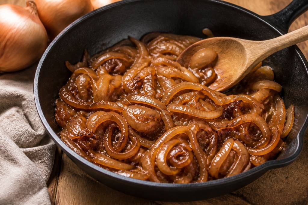 Oignon caramélisé : bienfaits, usages et idées gourmandes